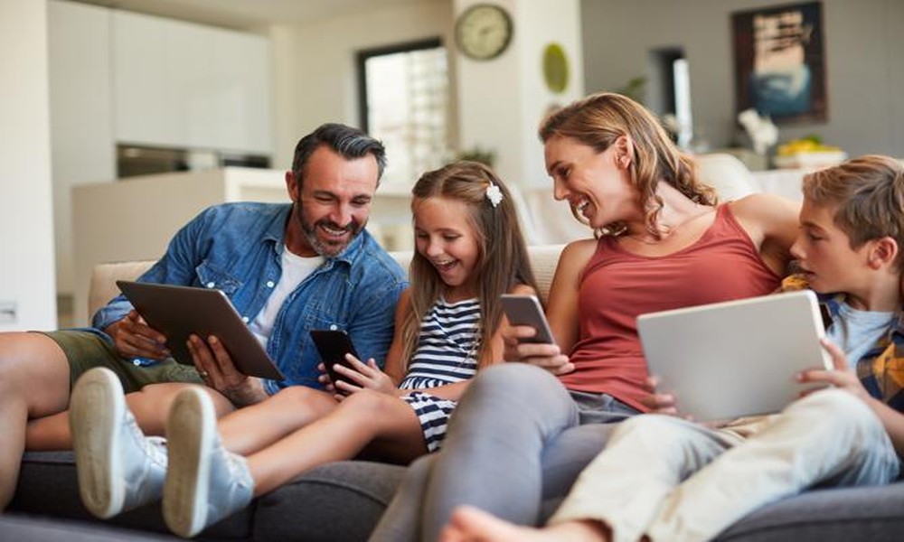 Keeping Entertaining Clips Available Whenever Internet Access Changes Unexpectedly